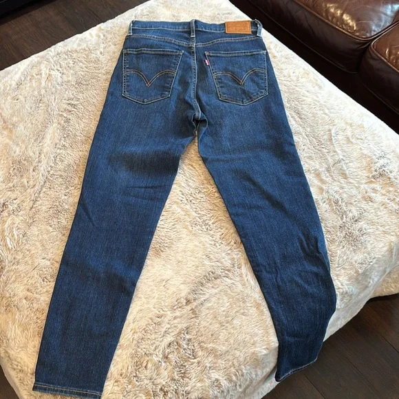 High Rise Levi’s - Picture 4 of 5